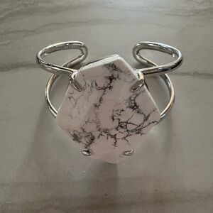 Kendra Scott Macie rhodium cuff w/ Howlite stone